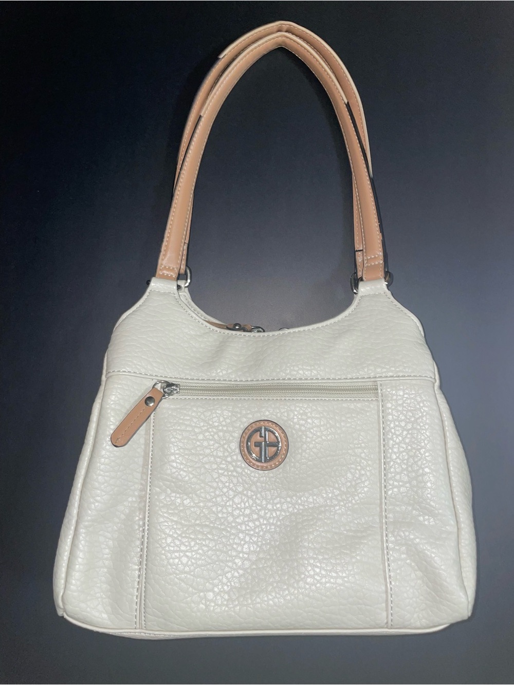 Giani Bernini Beige Tan Pebbled Faux Leather Purse Handbag Pockets Logo EUC